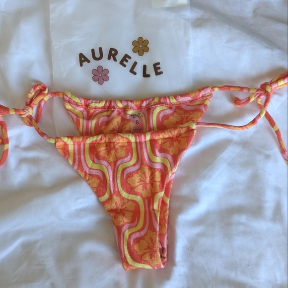 Aurelle Lilo Bikini Set - Picture 3 of 5